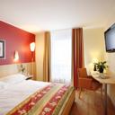 Hotel Gotthard is gelegen in een typisch bergdorp tussen de Amsteg- en de Wassen-afrit van de snelweg A2.